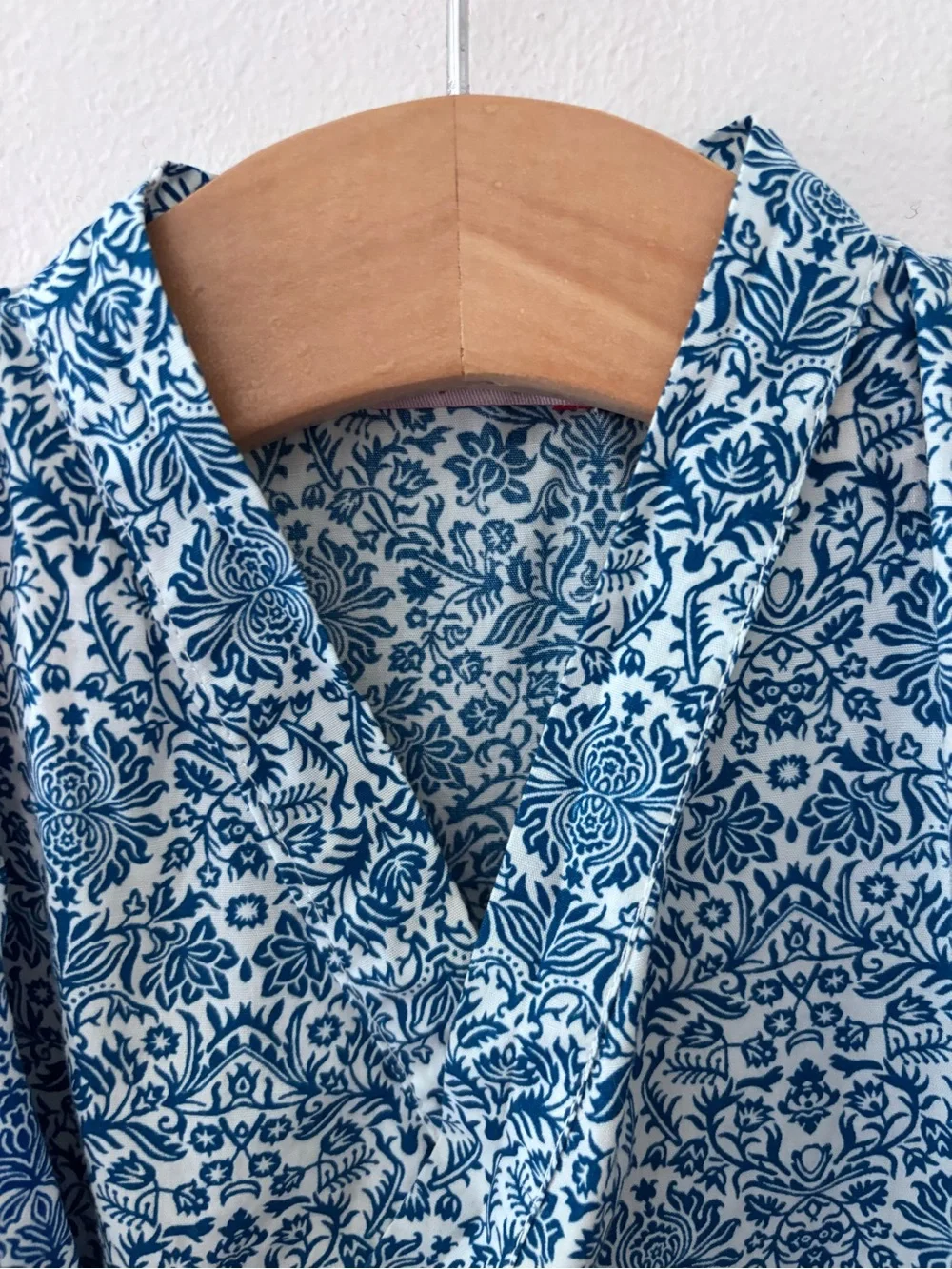 Lucky Wang NYC like new kimono onesie infant baby 6M blue white print floral